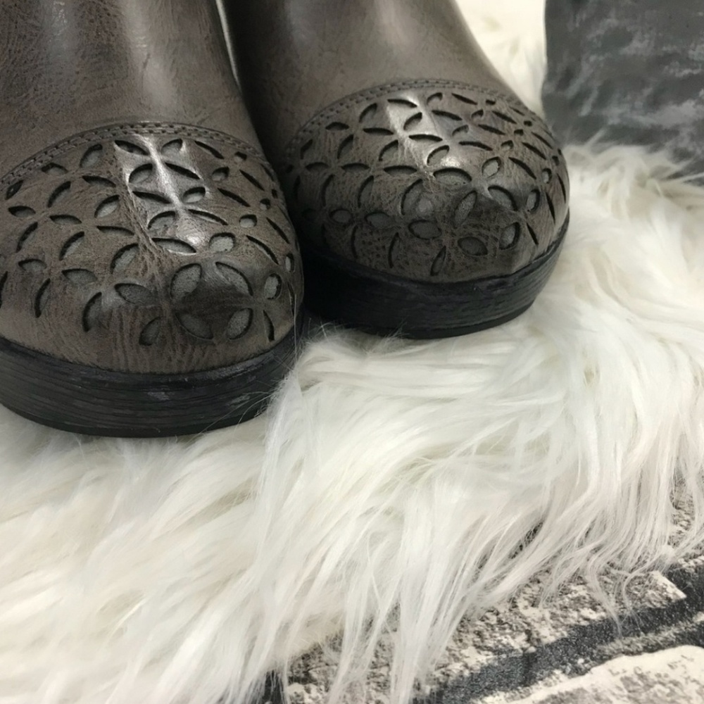 Beautiful booties - Picture 4 of 4